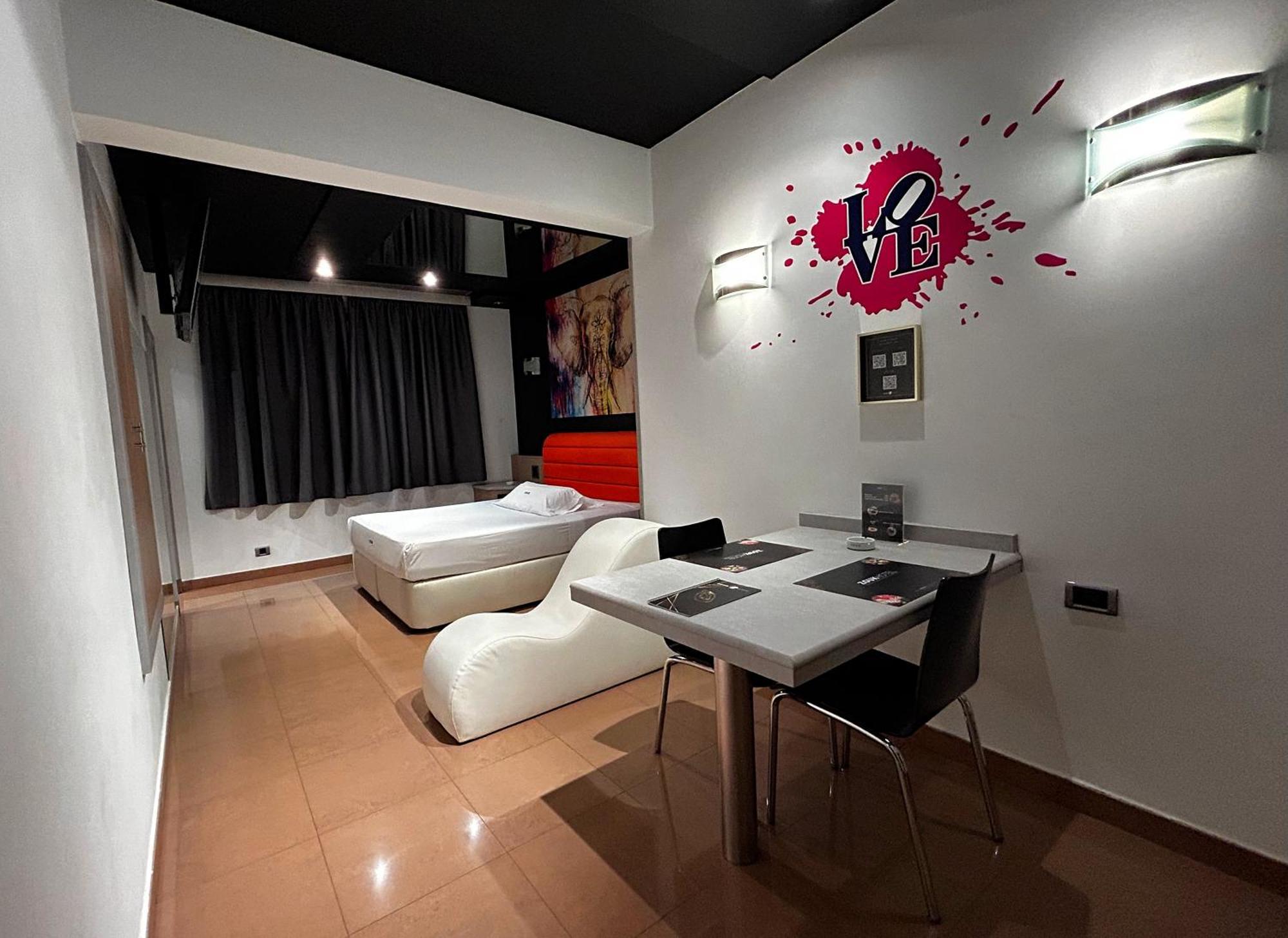 Zouk Hotel (Adults Only) Alcalá de Henares Eksteriør billede